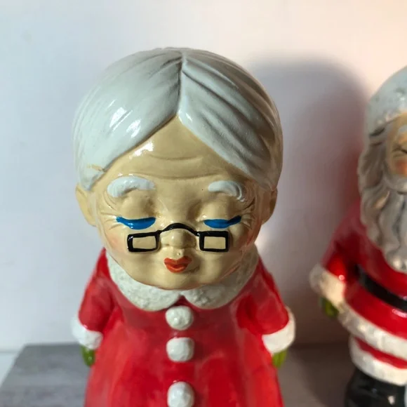 Vintage Mr. & Mrs. Santa Claus Musical Kissing 8”Christmas Rare Japan HTF - Picture 3 of 13